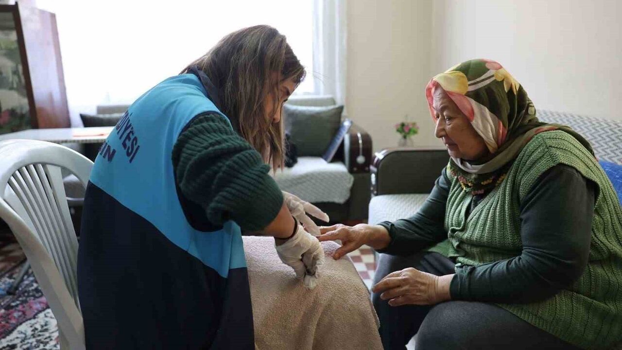 Akdeniz Belediyesi'nden 500 hane için evde temizlik ve kişisel bakım desteği