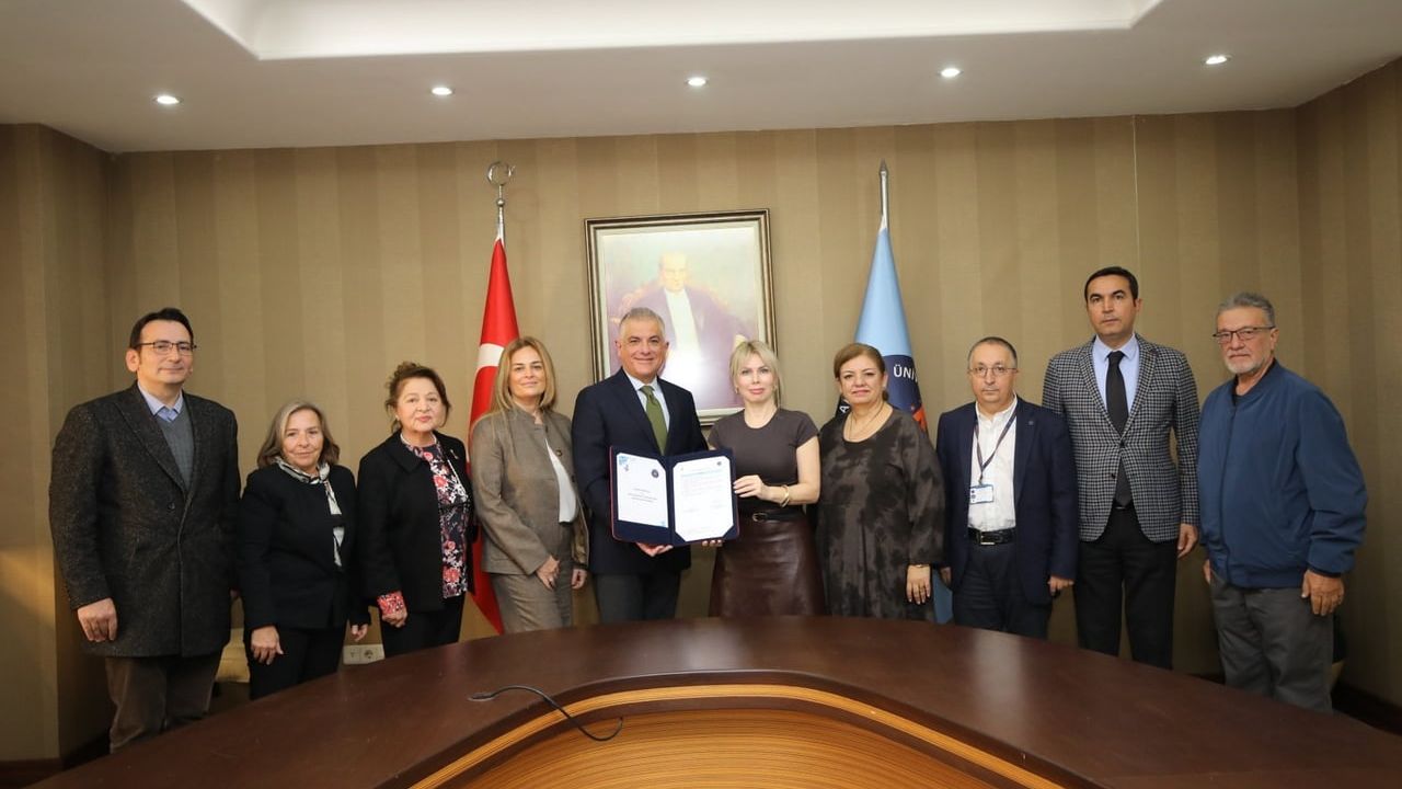 Akdeniz Üniversitesi Hastanesi'ne anjiyografi cihazı bağışı