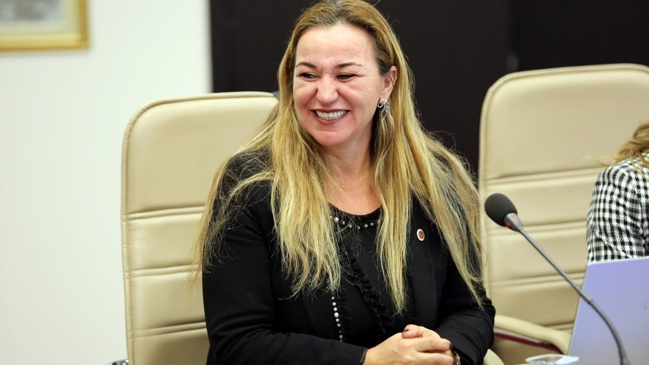 Akdeniz Üniversitesi muhtarlara dijital dönüşüm ve yapay zeka eğitimi verdi