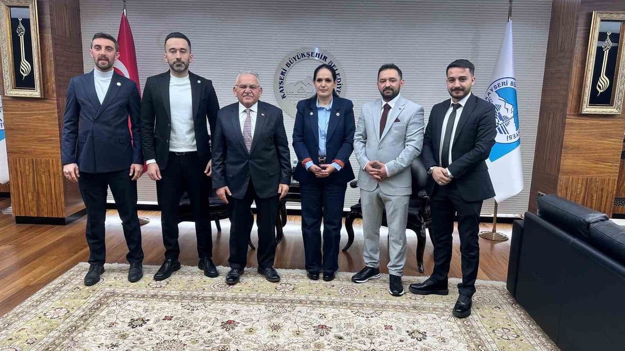 AKİB yeni yönetimi Başkan Büyükkılıç’ı makamında ziyaret etti