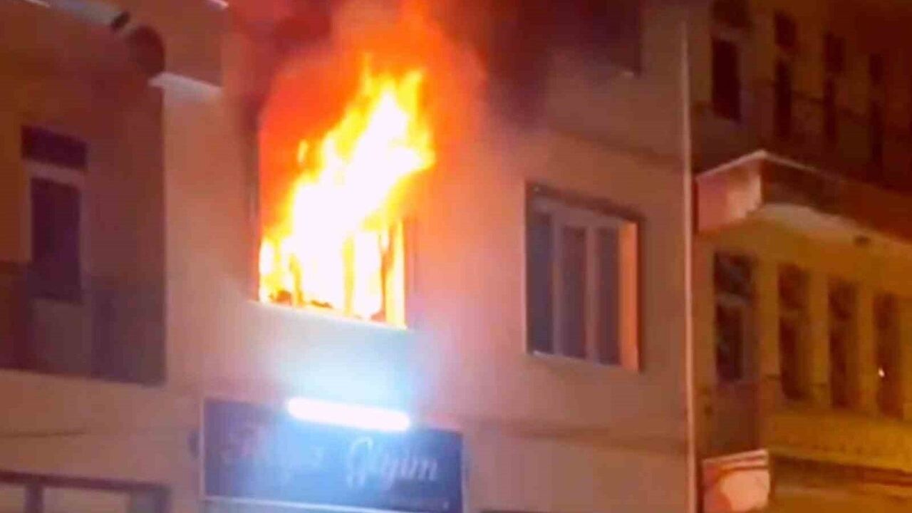 Aksaray'da apartman dairesinde yangın kontrol altına alındı