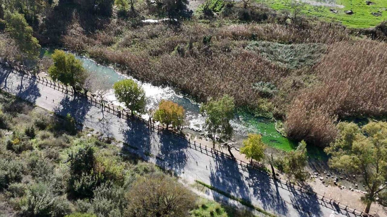 Akyaka Kadın Azmağı’nda doğal dokuyu koruyan kompozit korkuluk tamamlandı