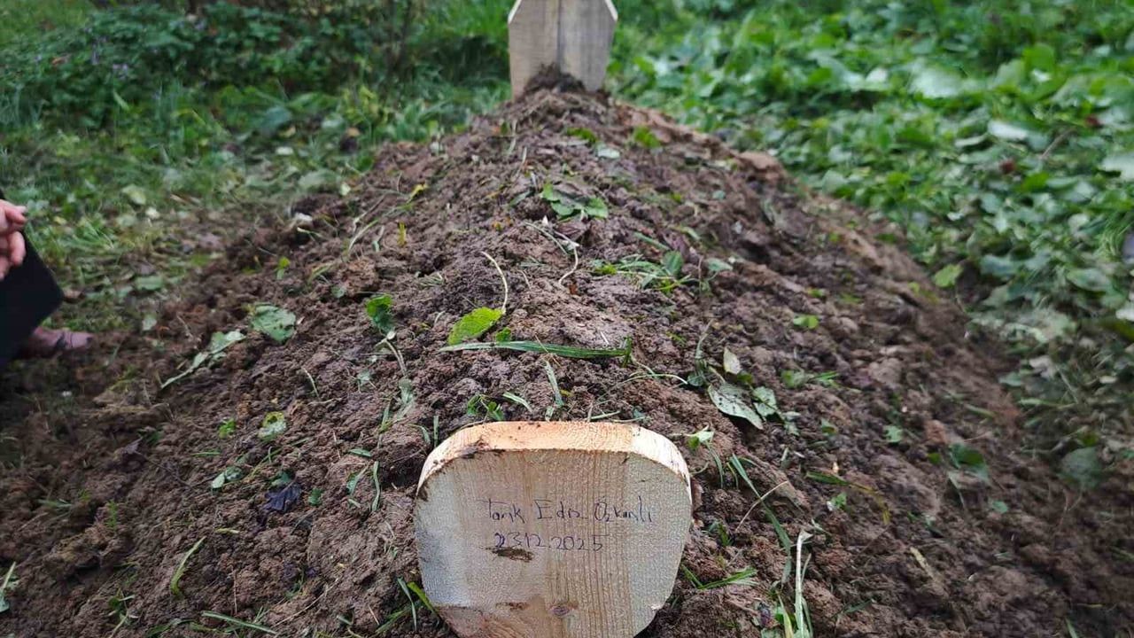 Akyazı'da 8 yaşındaki Tarık Ediz Özkanlı menenjit nedeniyle yaşamını yitirdi