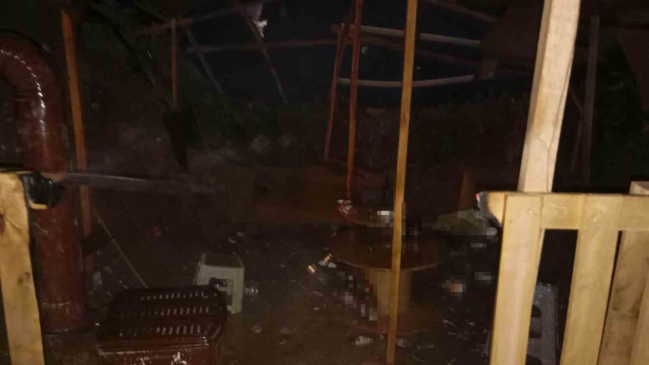 Akyazı'da alkol tüketilen baraka alev aldı