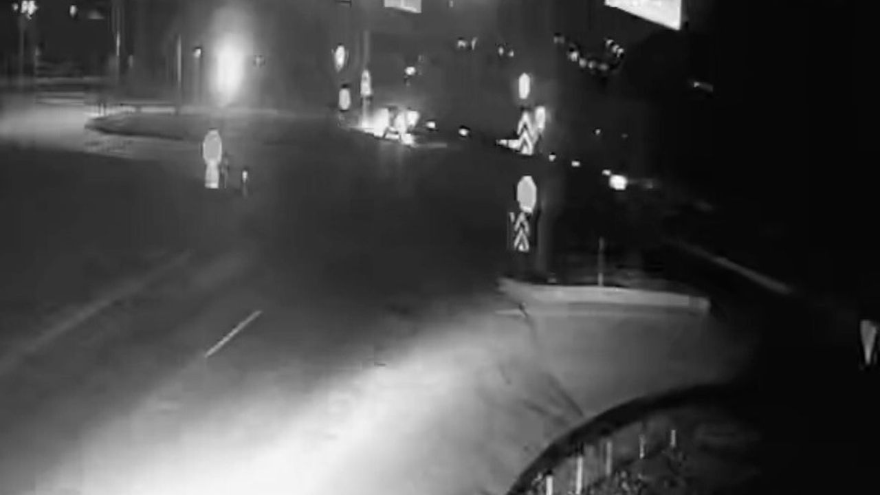 Alaca'da kırmızı ışık ihlali: Tır ve otomobil kavşakta çarpıştı