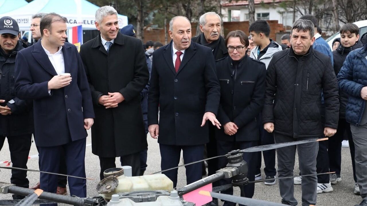 Alaca'da yerli ve milli silahlar öğrencilerin dikkatini çekti