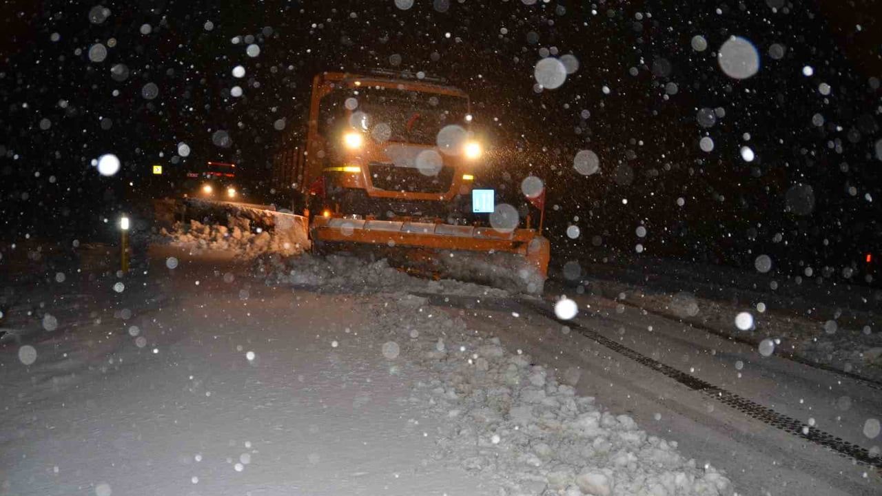 Alacabel'de kar yağışı — Akseki-Seydişehir yolunda çalışmalar sürüyor