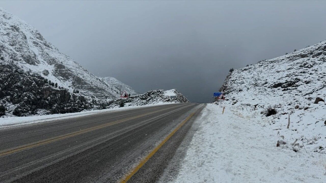 Alacabel’e akın: Kar görmek isteyenler Seydişehir ve Manavgat’tan geldi
