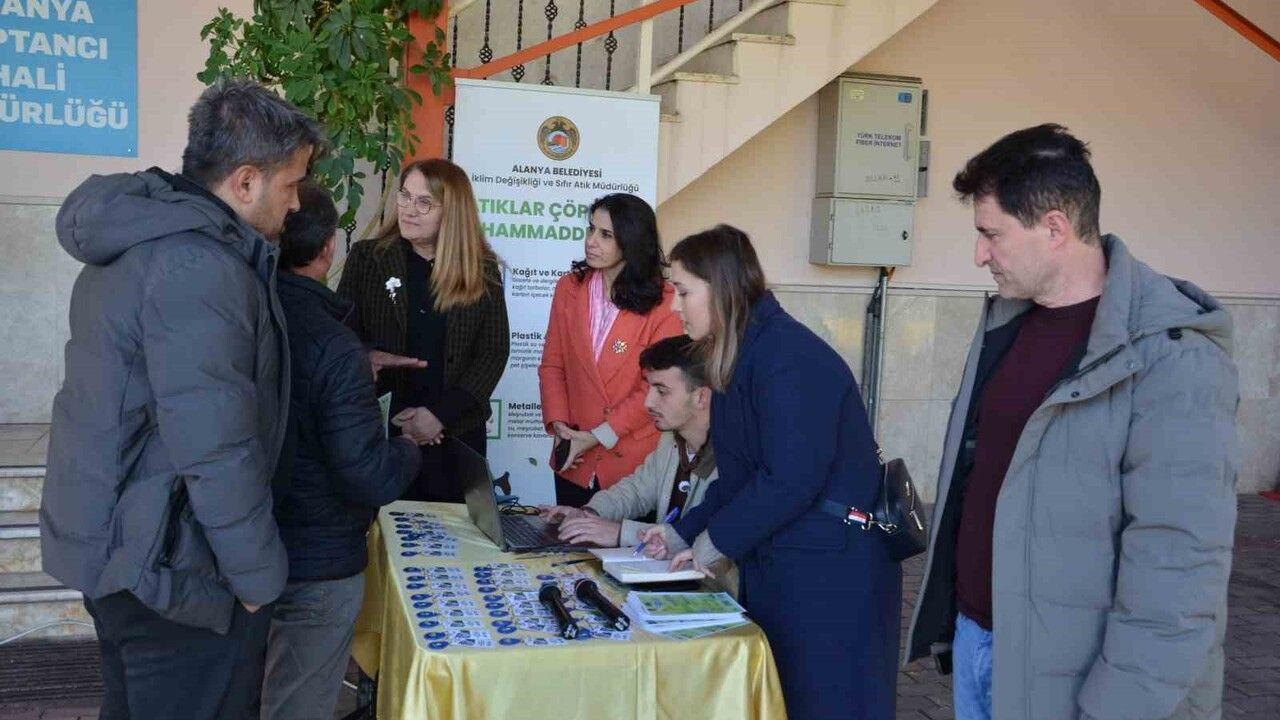 Alanya’da Çevre Dostu Çiftçi Kart Projesi üreticilere tanıtıldı