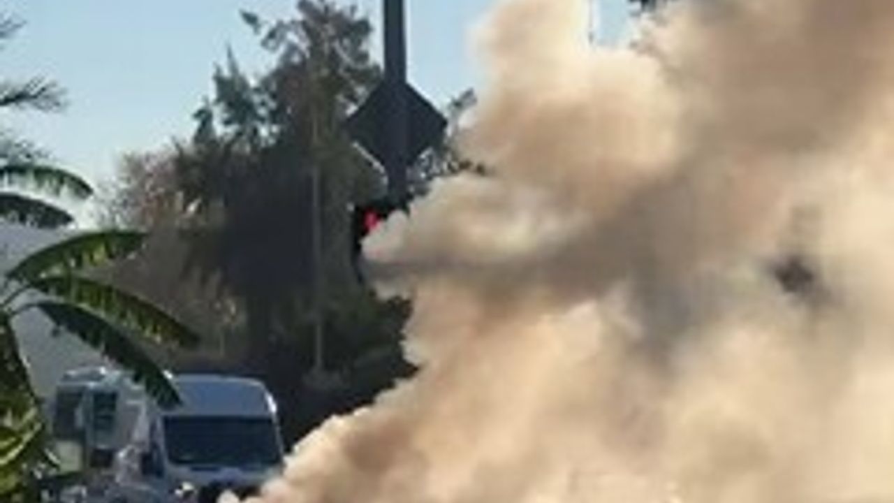 Alanya'da Seyir Halindeki Otomobil Alev Aldı