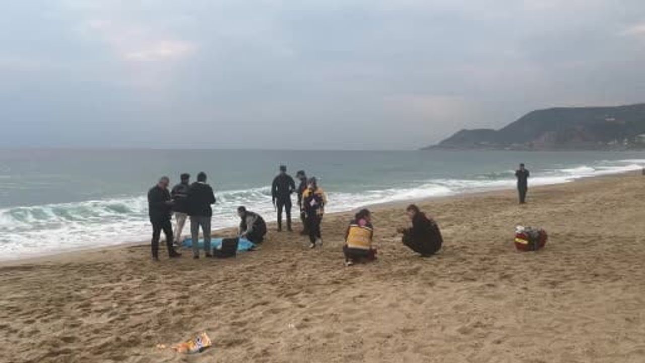 Alanya Kleopatra Plajı’nda Endonezyalı kadının cesedi bulundu