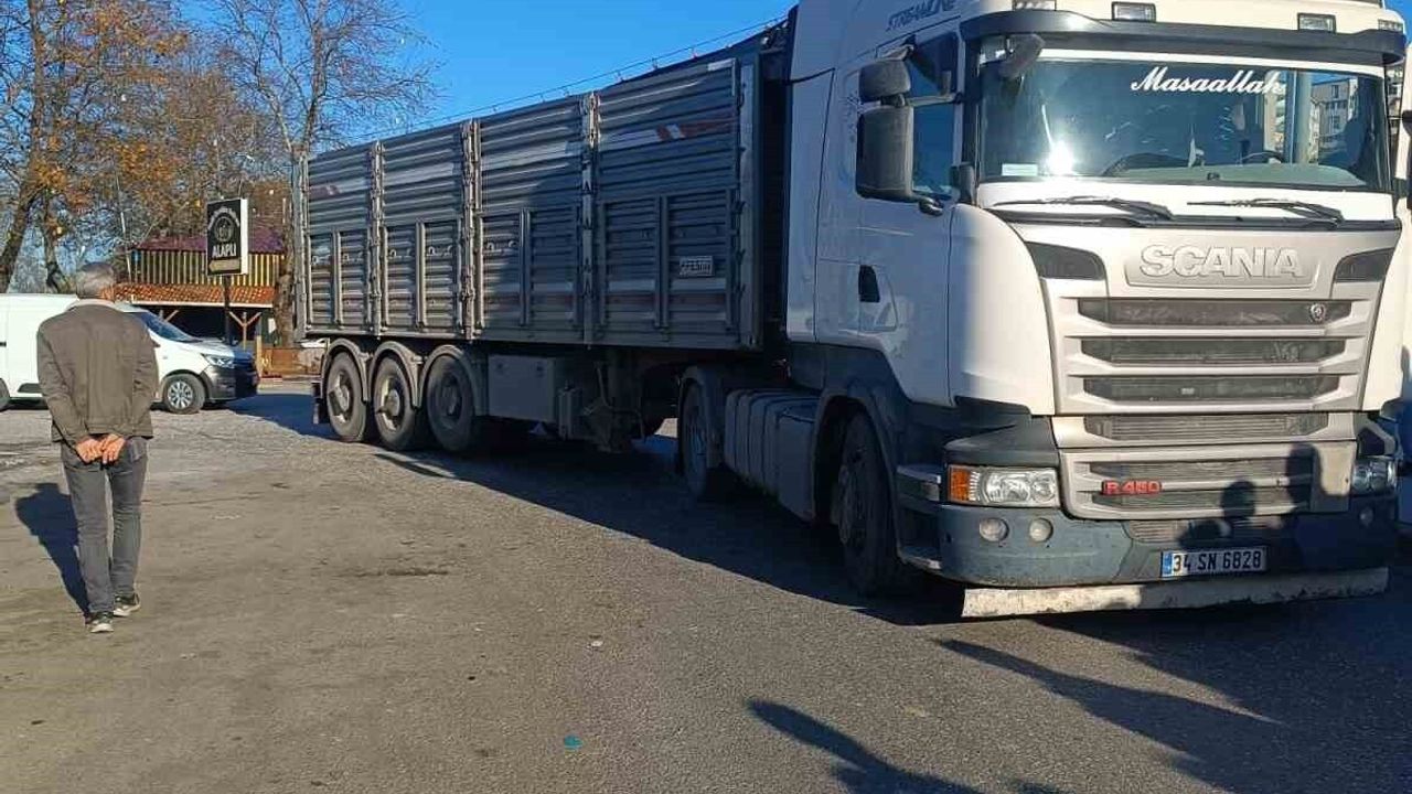 Alaplı'da karşıya geçmek isteyen 13 yaşındaki çocuğa tır çarptı