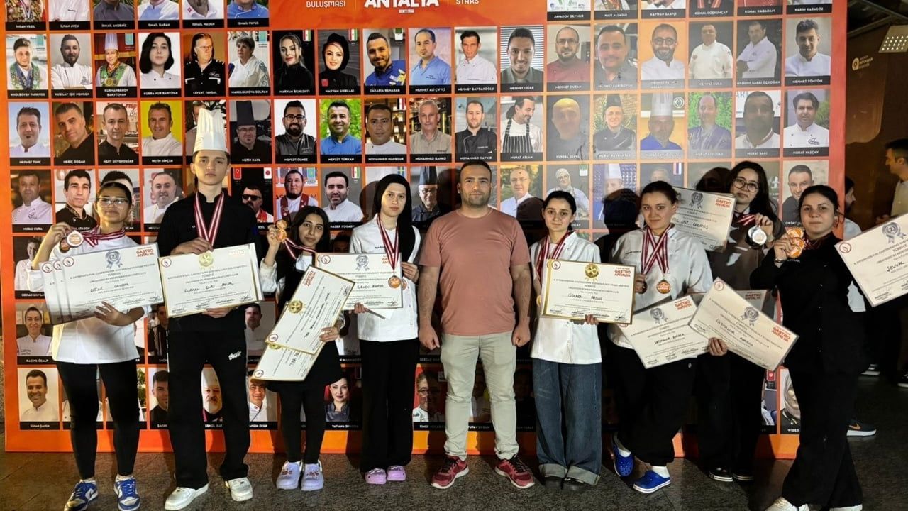 Ali Güven Turizm Mesleki ve Teknik Anadolu Lisesi öğrencileri uluslararası yarışmalarda 1 kupa ve 35 madalya kazandı
