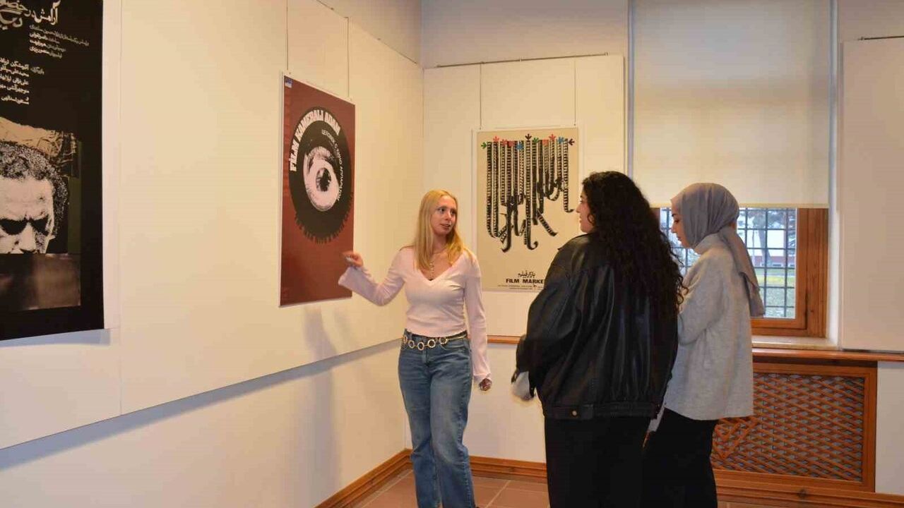 Altıntaş-Momayez Afiş Sergisi Anadolu Üniversitesi'nde açıldı