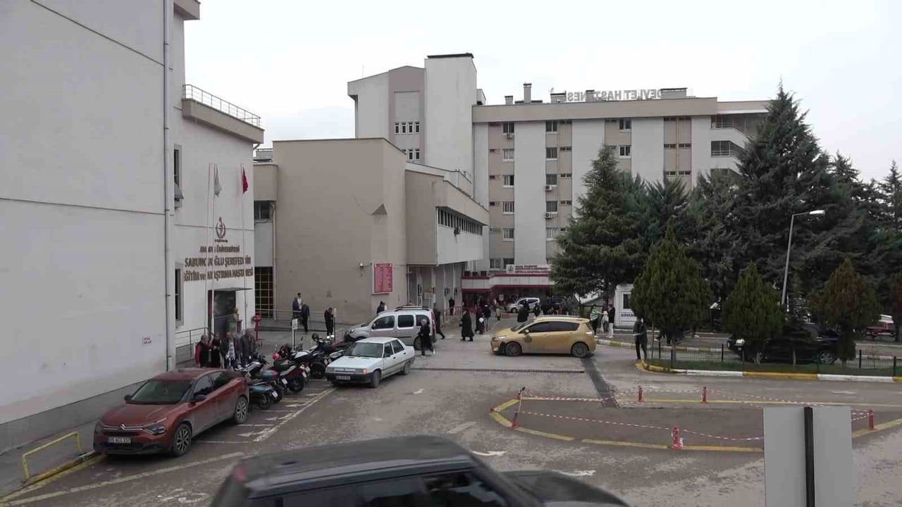 Amasya'da 60 yaşındaki kadının karnından 6 kiloluk kitle alındı