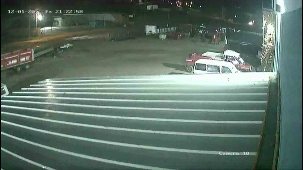 Amasya'da Kafa Kafaya Çarpışma: 8 Kişi Yaralandı, Yangın Mevsimlik İşçilerce Söndürüldü