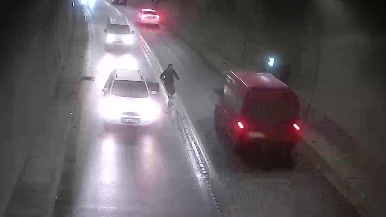 Amasya Ferhat Tüneli'nde duran araca motosiklet çarptı