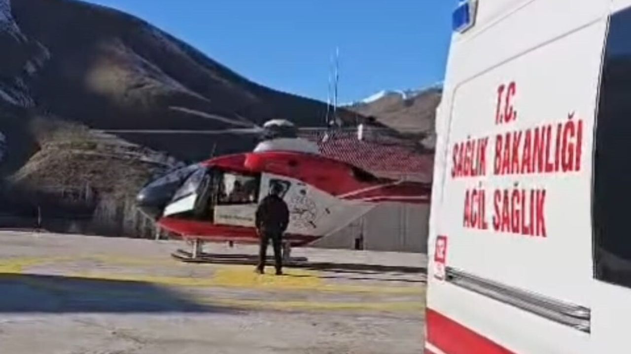Ambulans helikopterle Van’a getirilen 26 yaşındaki gebe tedavi altında