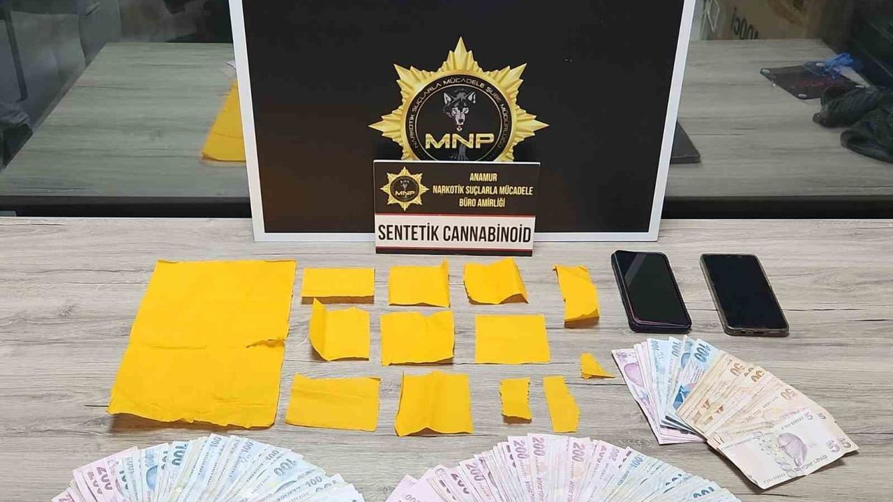 Anamur'da kâğıtlara emdirilmiş uyuşturucu satan şüpheli tutuklandı