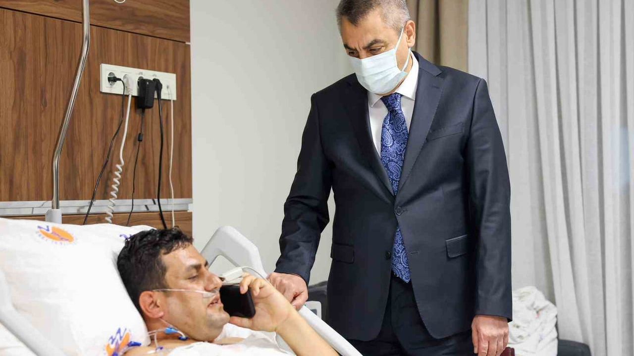 Anamur'da okul müdürüne silahlı saldırı: Ameliyat sonrası serviste, Vali ve Bakan görüştü