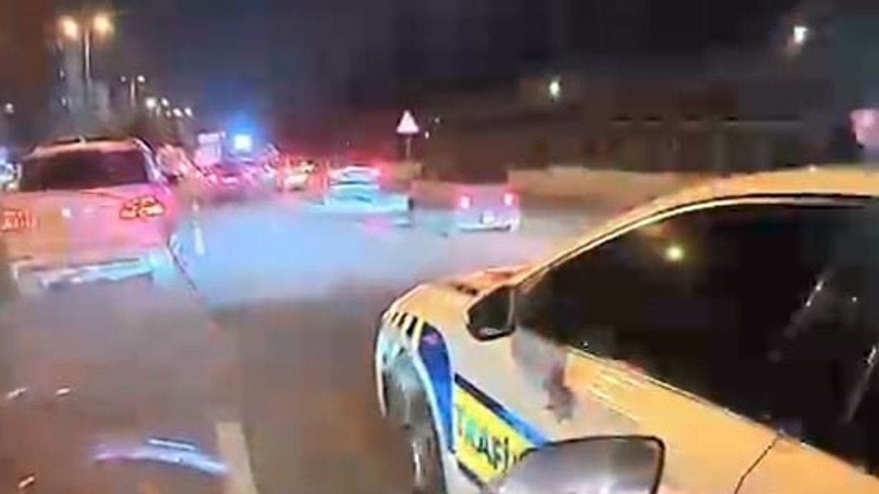 Ankara'da motosikletli kurye ambulansa yol açtı — kask kamerasına yansıdı