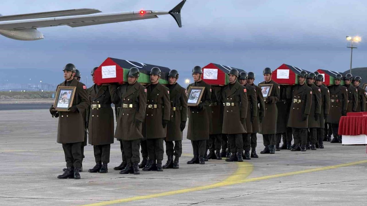 Ankara’daki uçak kazasında yaşamını yitiren Libyalı askerler resmi törenle uğurlandı