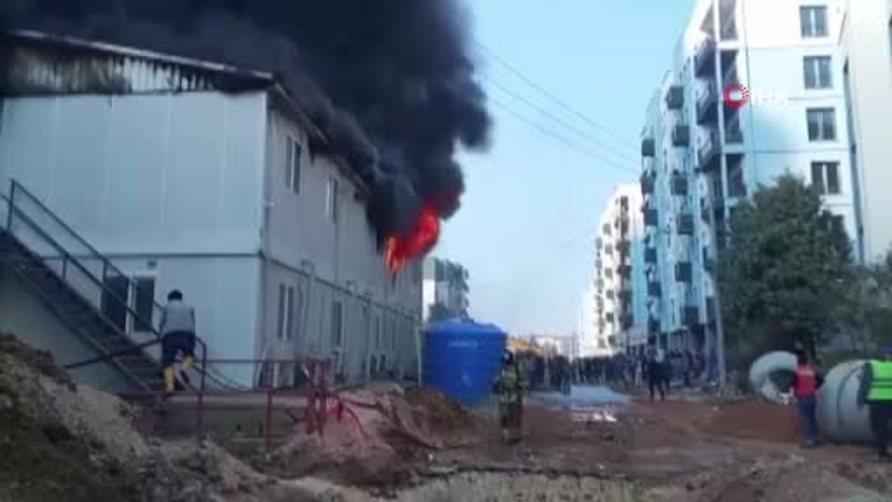 Antakya'da işçilerin kaldığı konteyner yatakhane yandı
