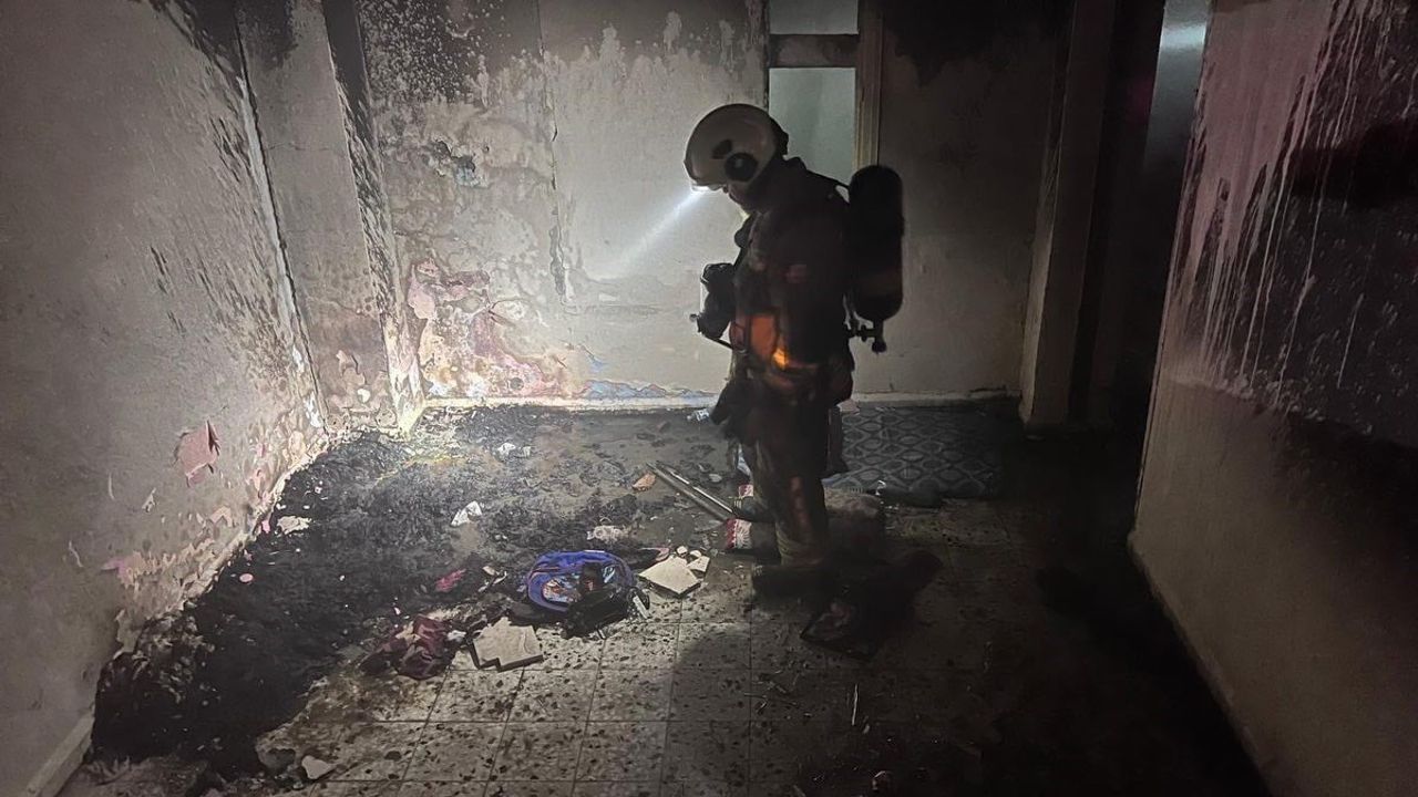 Antakya'da metruk binada yangın kontrol altına alındı