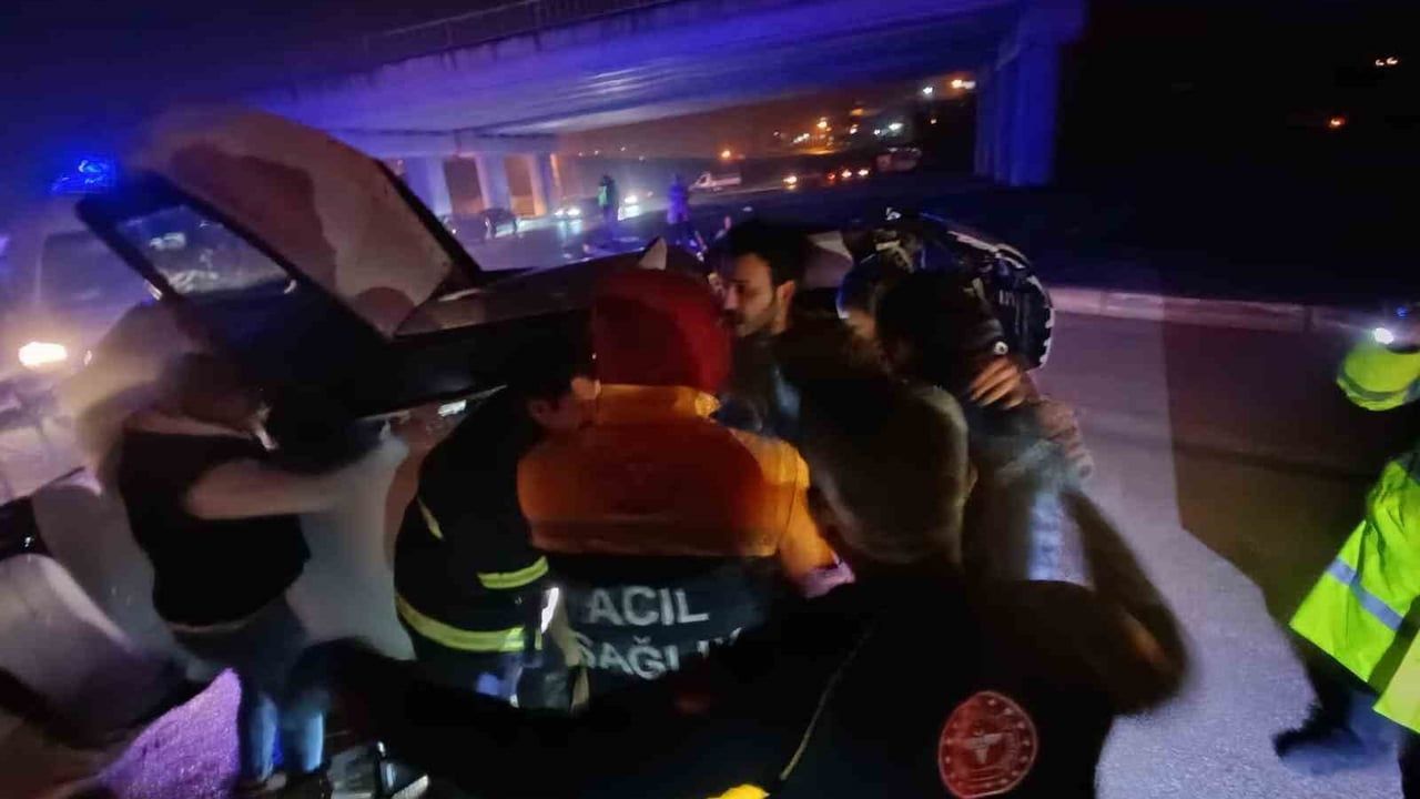 Antakya'da trafik kazası: 2 kişi yaralandı