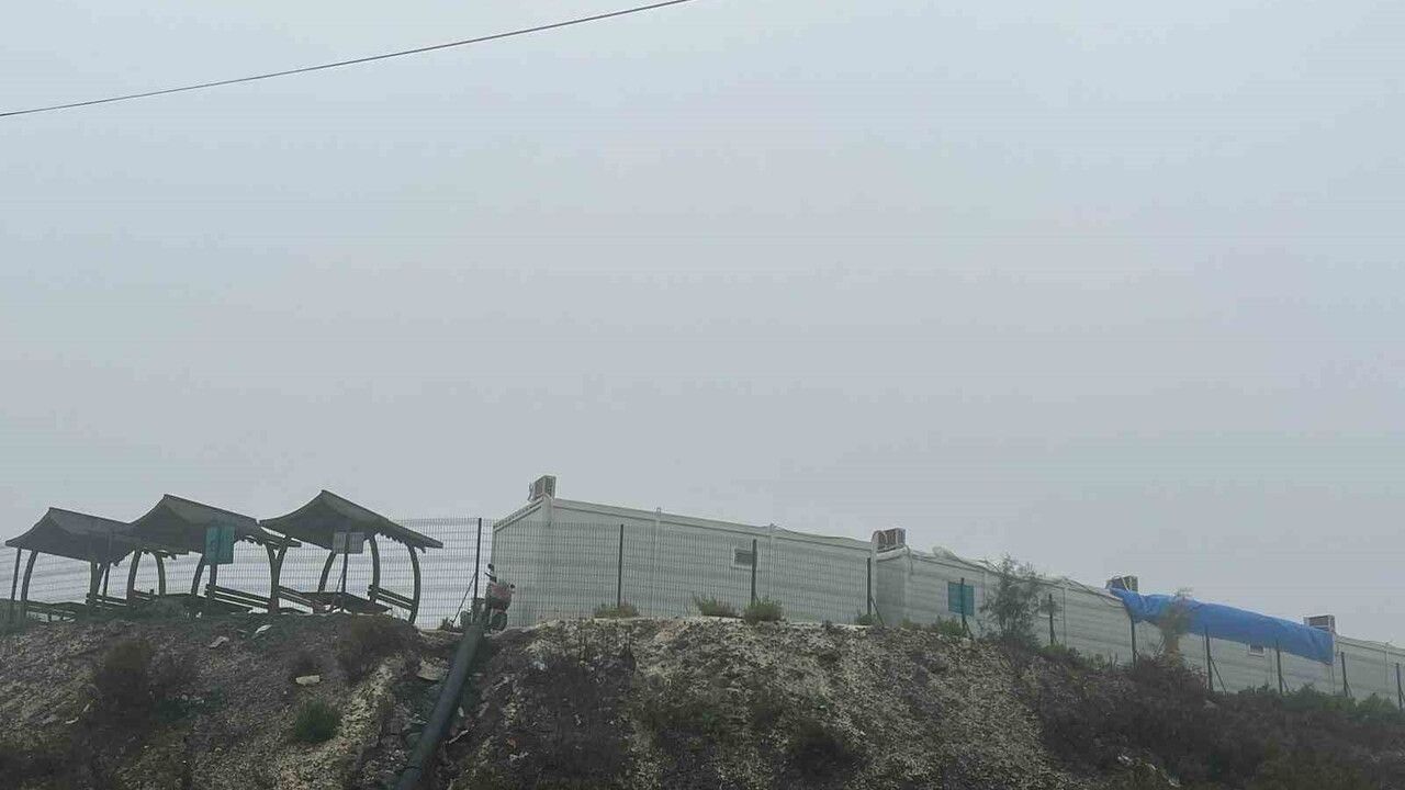 Antakya'da yoğun sis görüş mesafesini düşürdü