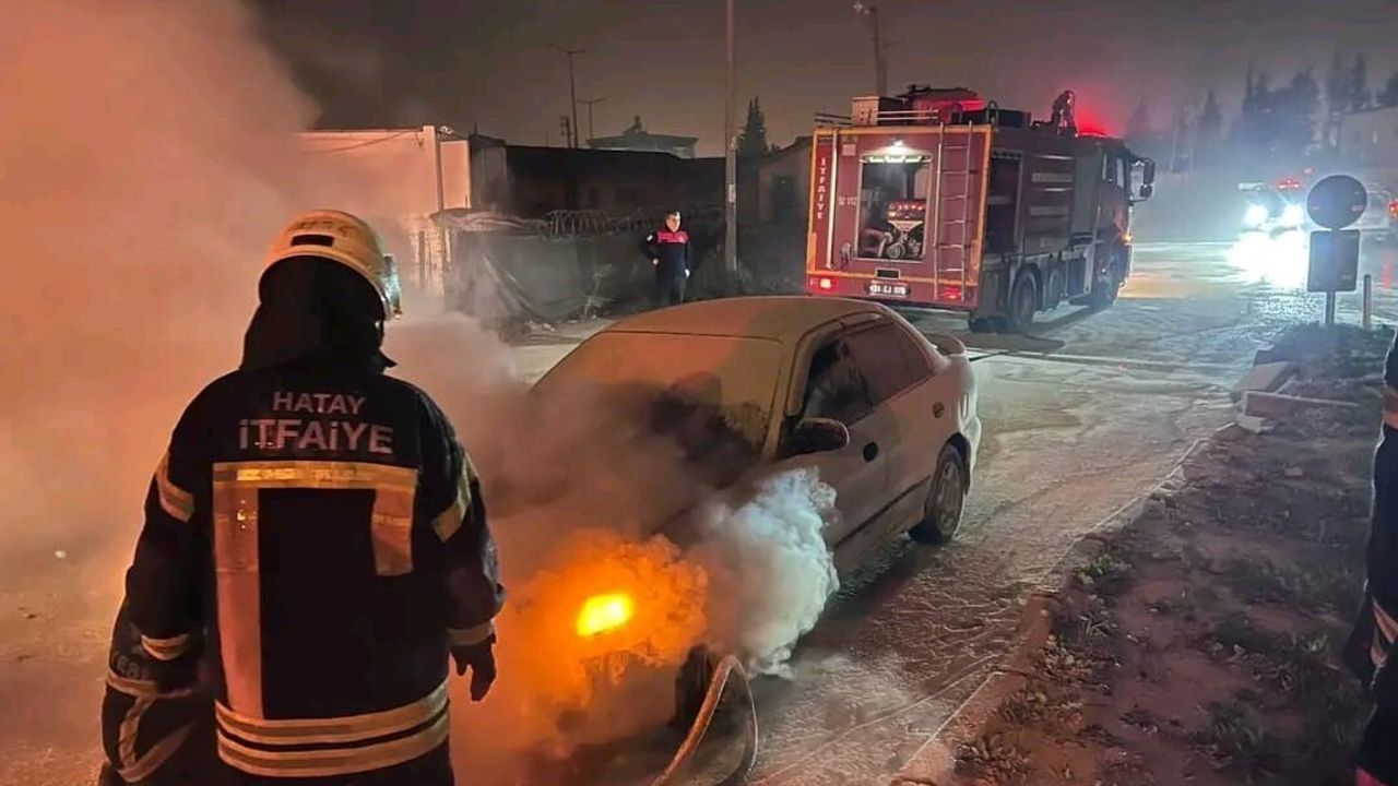 Antakya Odabaşı Mahallesi'nde Otomobil Yangını Söndürüldü
