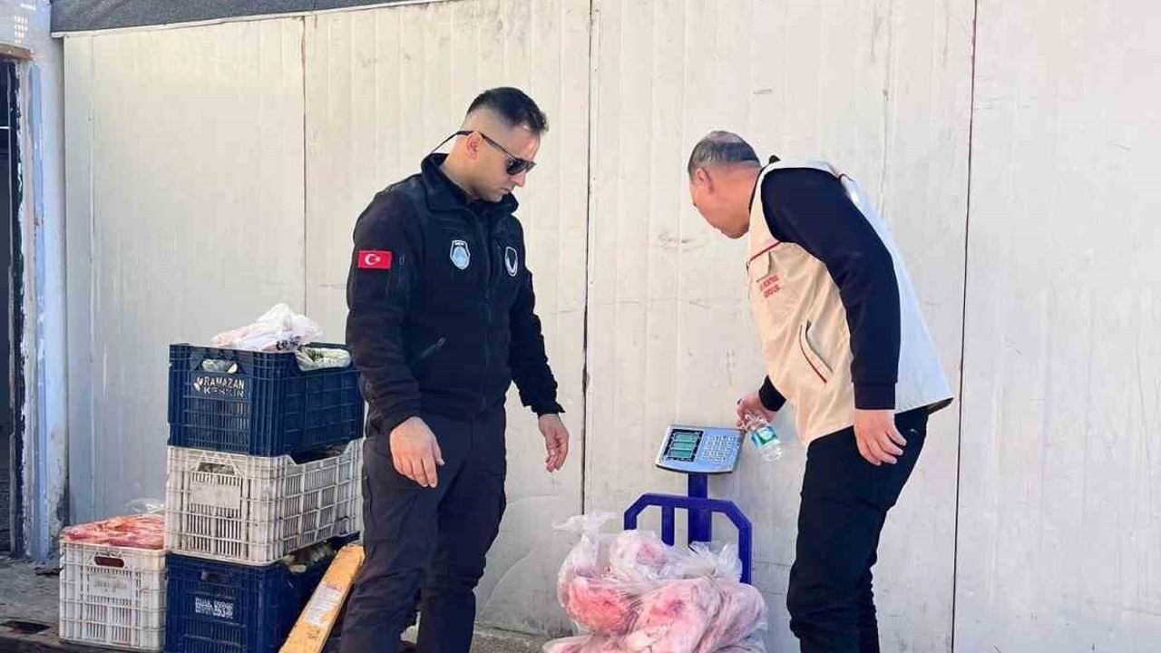 Antalya'da 574 kilo bozuk gıda ele geçirildi ve imha edildi
