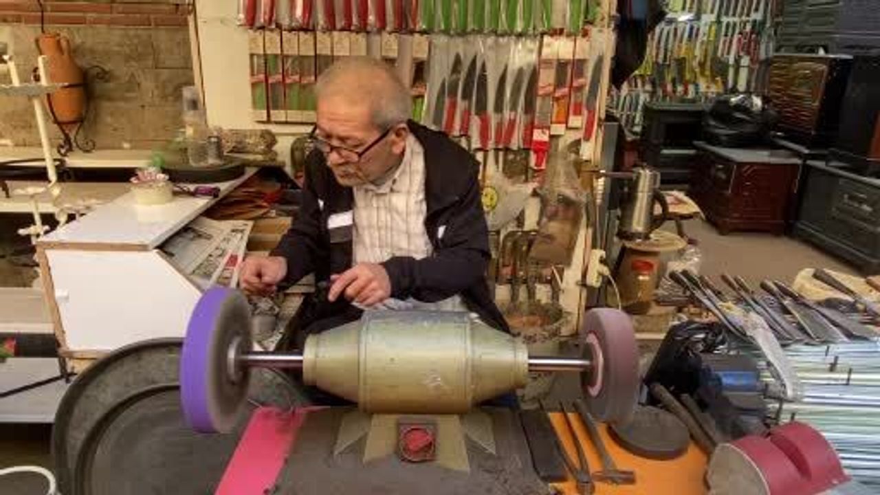 Antalya'da 7. kuşak bıçak bileme ustası: Çırak bulamıyor