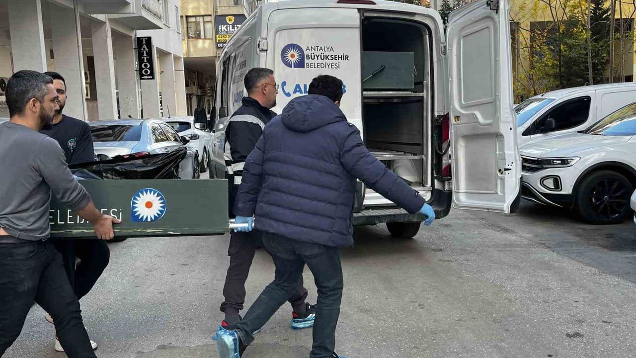 Antalya'da 70 yaşındaki kadının ölümünde kızı ve erkek arkadaşı tutuklandı