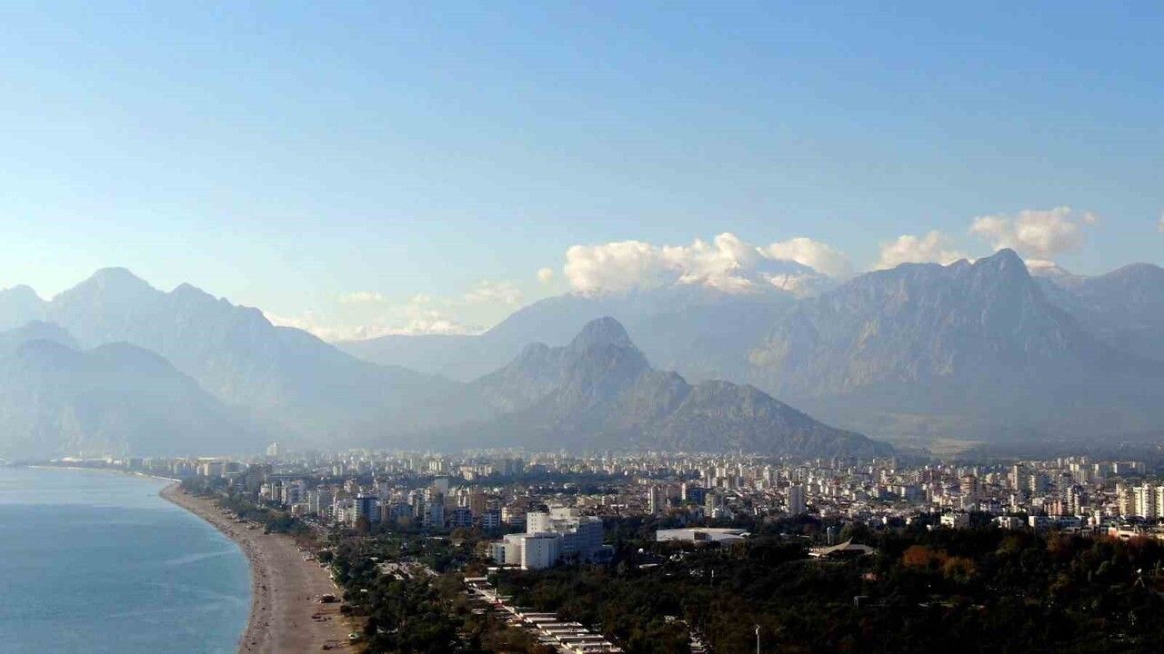 Antalya'da Aralık ortasında 20 derece deniz keyfi — Konyaaltı
