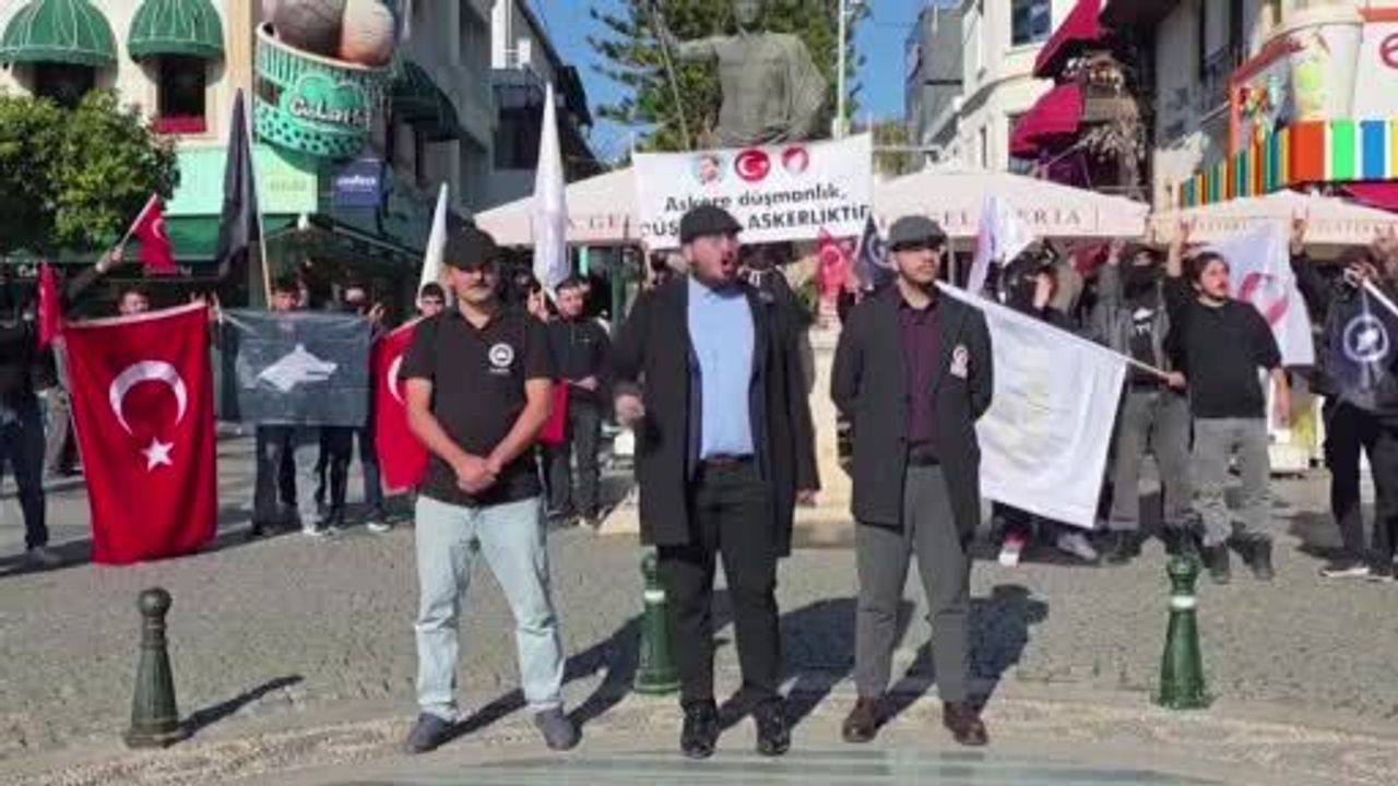 Antalya'da basın açıklaması sırasında kısa süreli tartışma