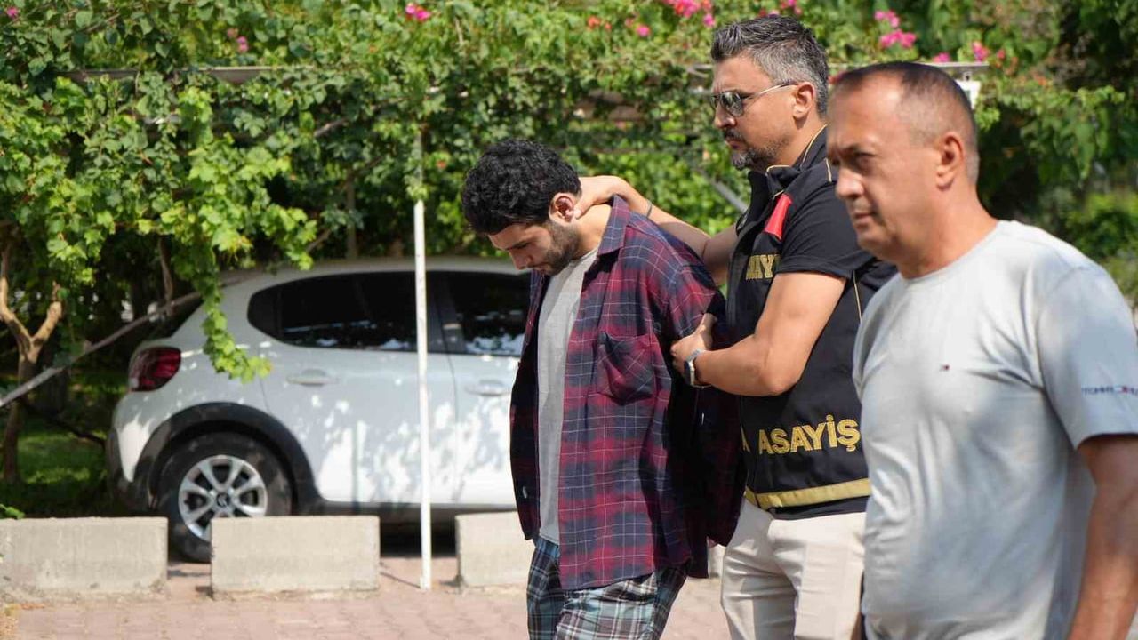 Antalya'da cinayet davası: Sanık mahkeme ifadesinde 'Masanın üzerindeki bardağı alıp başına vurdum' dedi