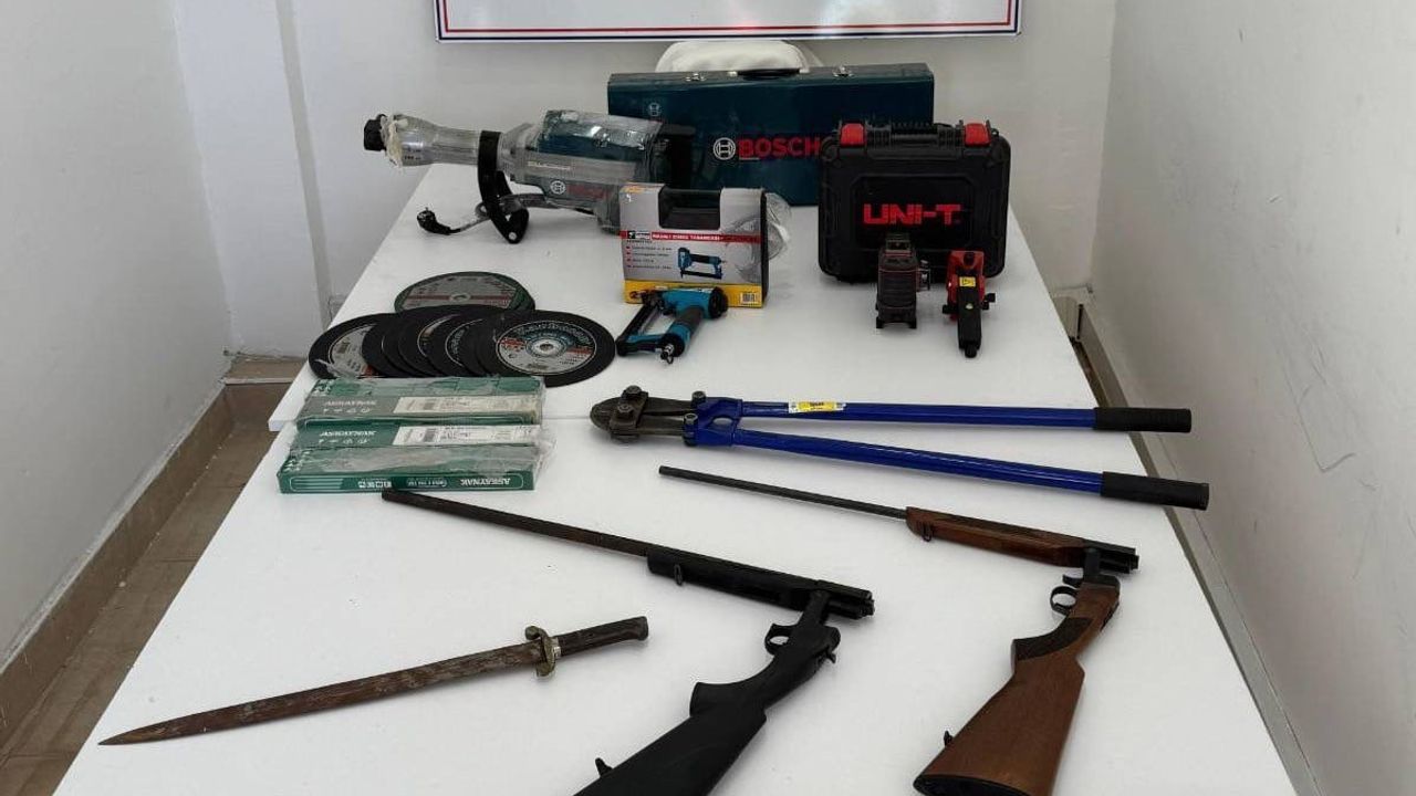 Antalya'da işyeri hırsızı 'Bilge' yüz tanıma ile tespit edilip yakalandı