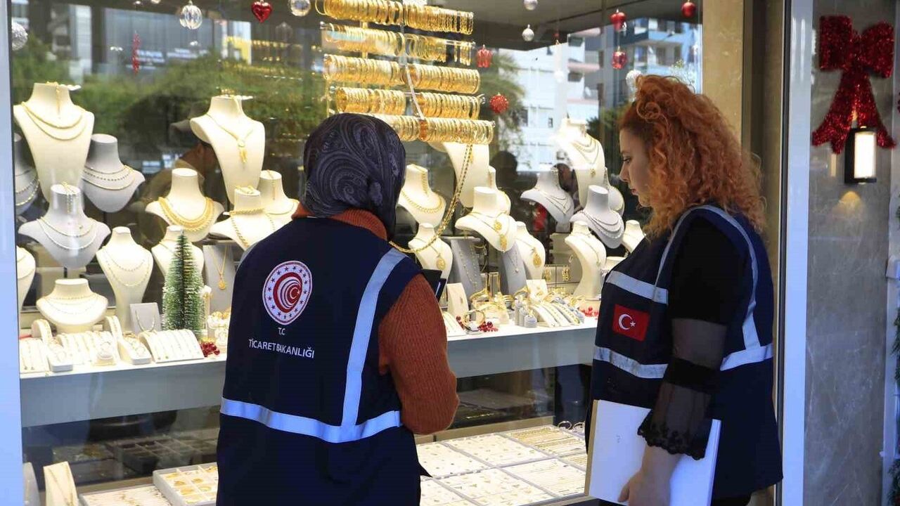 Antalya'da kuyumcu ve emlakçı denetimleri: Yetki belgeleri ve cezalar