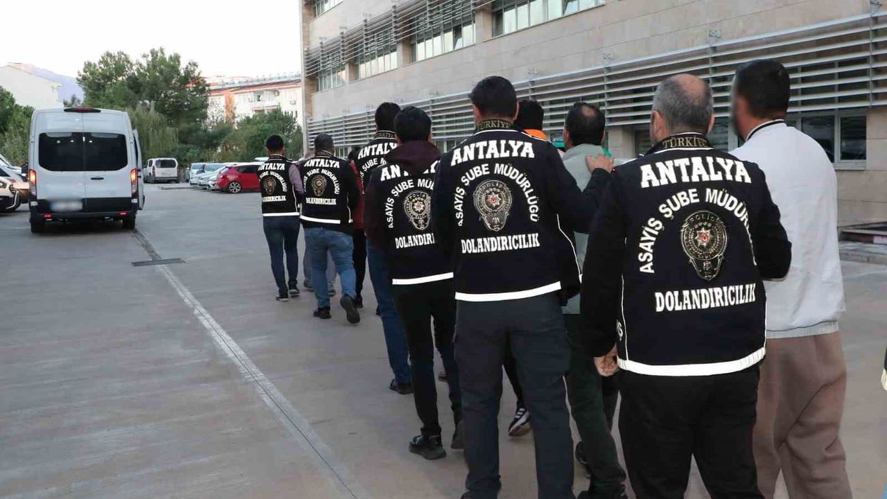 Antalya’da milyonluk 'polis' dolandırıcılığı: 10 gözaltı, 7 tutuklama