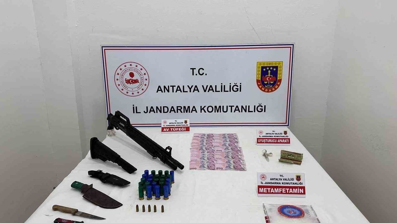 Antalya Kepez’te jandarmadan uyuşturucu ve silah operasyonu: 3 gözaltı