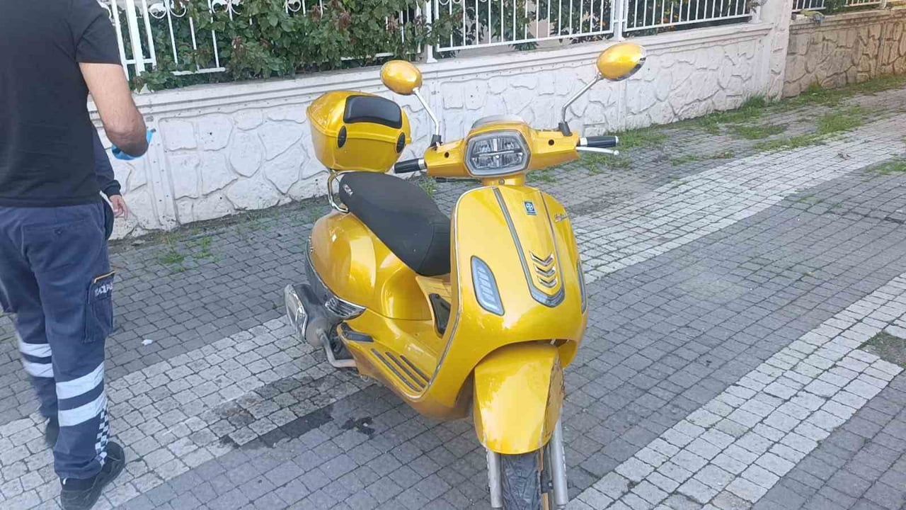 Antalya'nın Manavgat ilçesinde U dönüşü yapan otomobille motosiklet çarpıştı: 1 yaralı