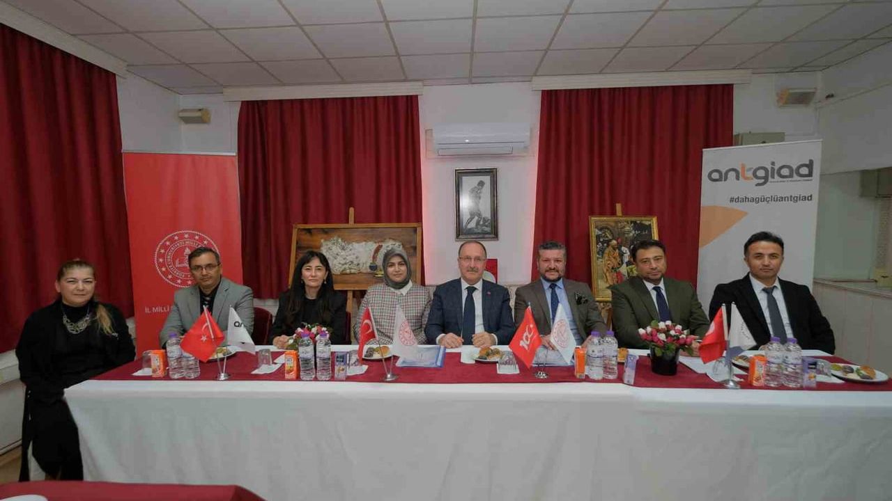 ANTGİAD’ın İstihdam Garantili Ön Muhasebe Kursu 14 Kişiyi İşe Bağladı