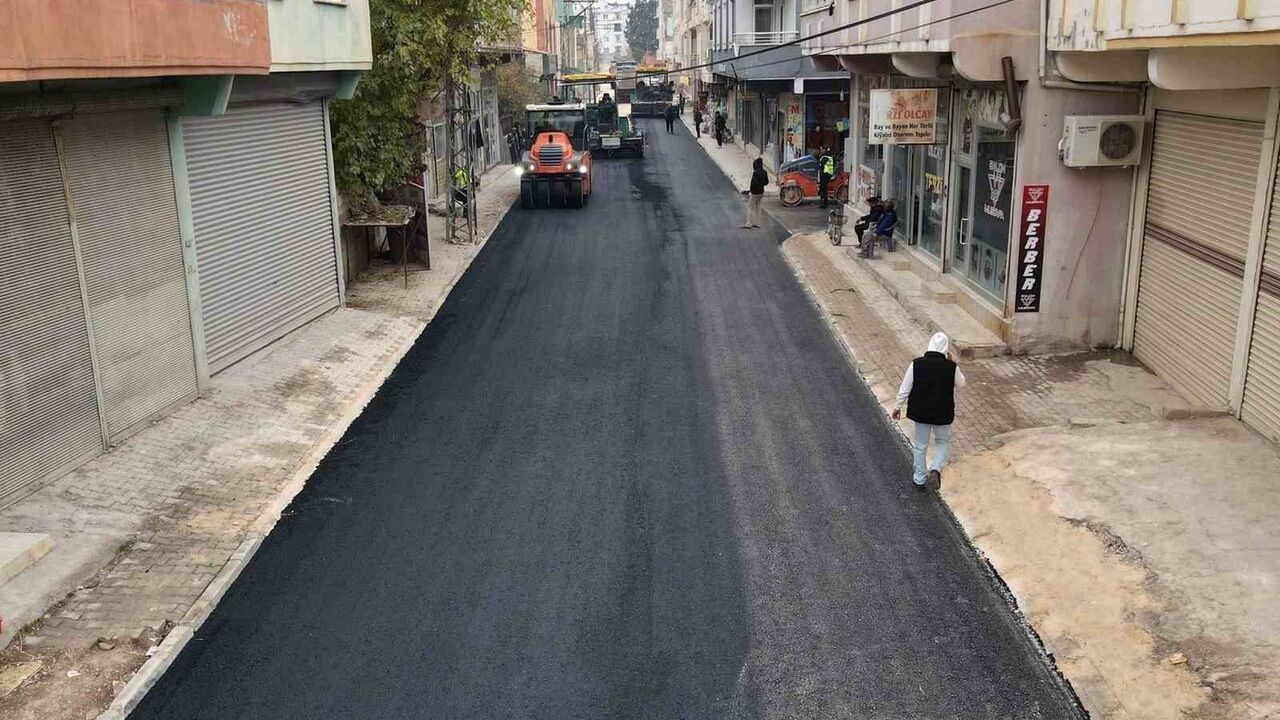 Araban'da asfalt çalışmaları altyapı yenilemesinin ardından sürüyor