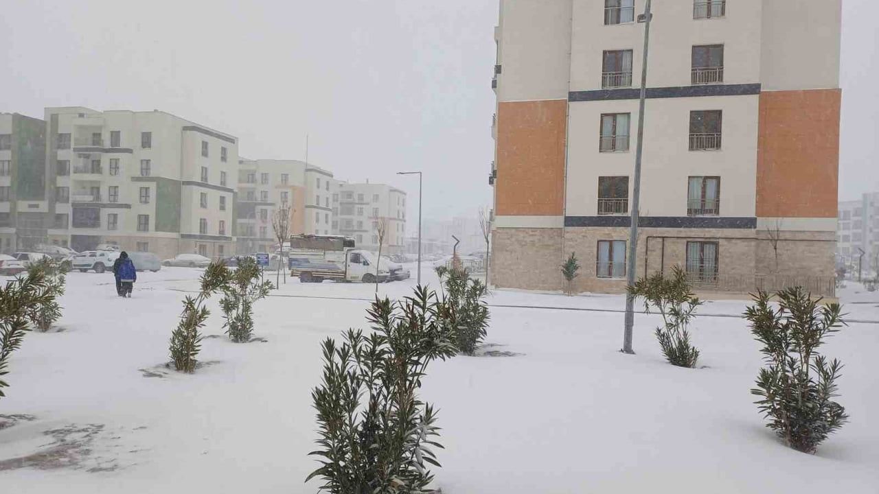 Araban Ovası'na kar yağışı üreticilere nefes aldırdı