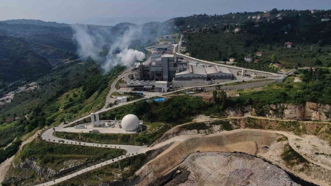 Araklı’daki katı atık tesisinde işçi eylemi: çöp araçları bekletiliyor