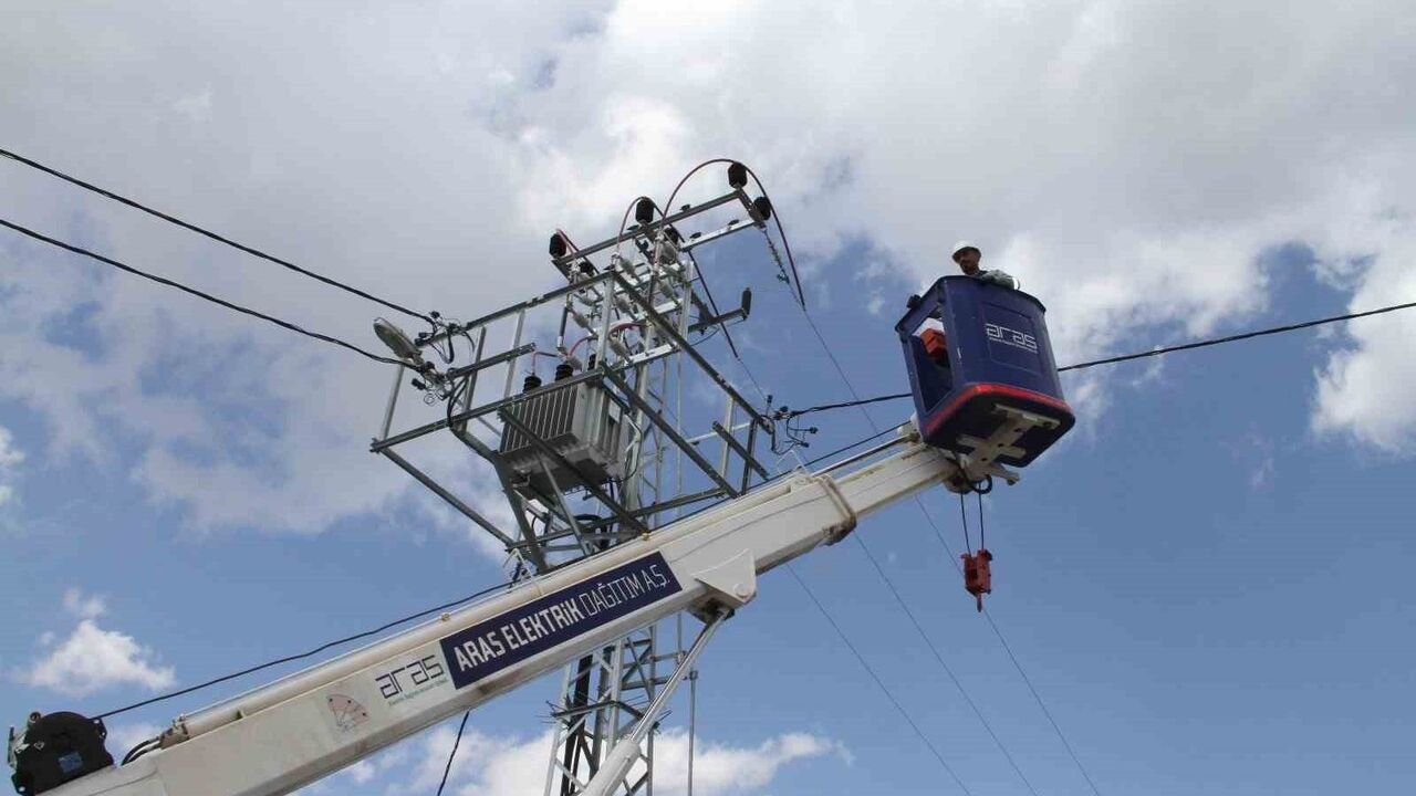 Aras EDAŞ Patnos’ta enerji altyapısını güçlendirmeye devam ediyor