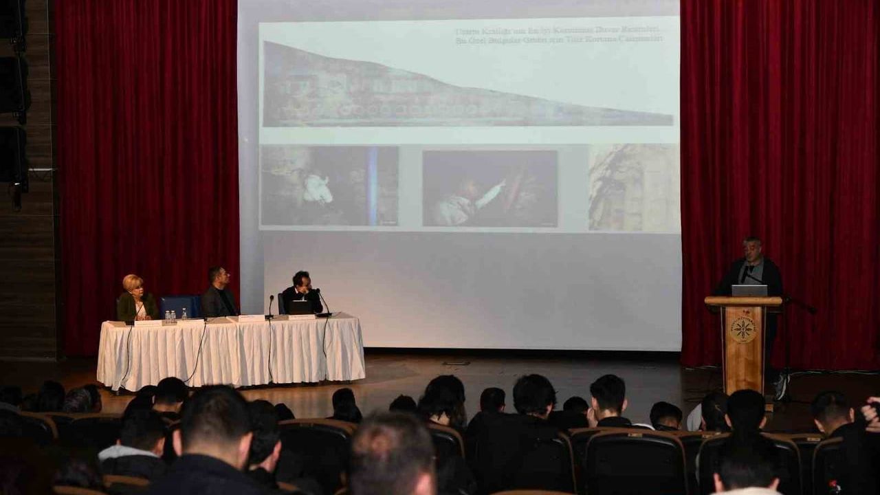 Ardahan’da 'Doğu Anadolu’da Arkeolojik Kazılar, Kronolojik Süreçler ve Kültür Politikaları' paneli