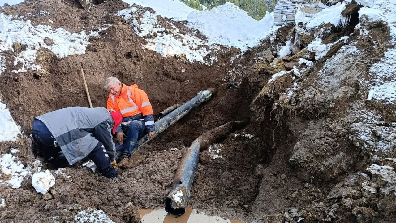 Ardahan'da Ilgar Tüneli inşaatında su borusu patladı