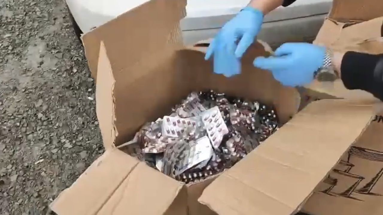 Arızalı araç kılığında uyuşturucu sevkiyatı: 28 bin hap ele geçirildi